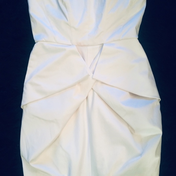 BCBGeneration Strapless Pleated Origami Dress - Sateen White - Size 0 - Picture 10 of 16